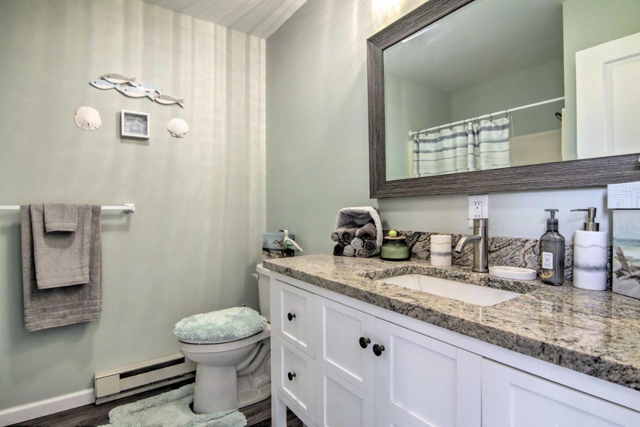 Airy Ocean City Condo On Canal Front With Deck! Exterior foto